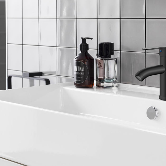 Bathroom Sink Faucet Single Lever Handle Lavatory Vanity Mixer Bar Tap with Pop Up Drain Single Hole Deck Mount with Cover Plate